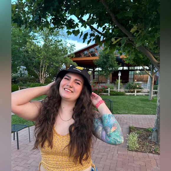 Meet your seller/buyer Sara ☺️ - Picture 5 of 5